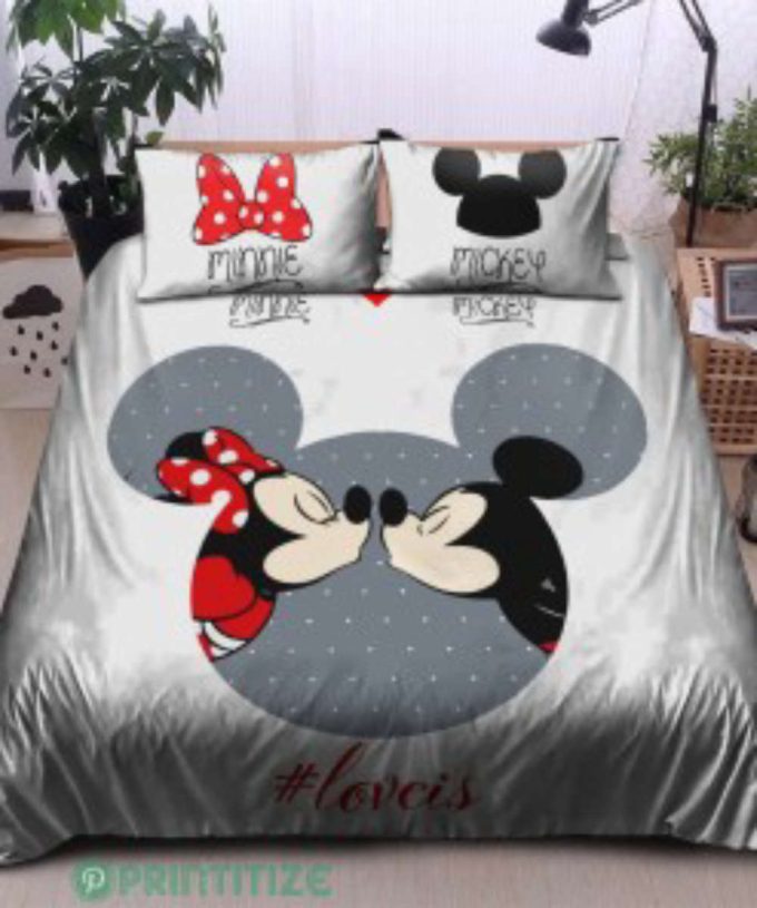 Magical Mickey and Minnie Disney Bedding Set: Dreamy Comfort for Kids
