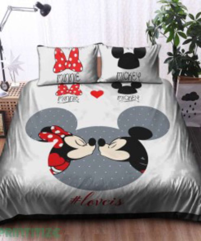 Magical Mickey and Minnie Disney Bedding Set: Dreamy Comfort for Kids